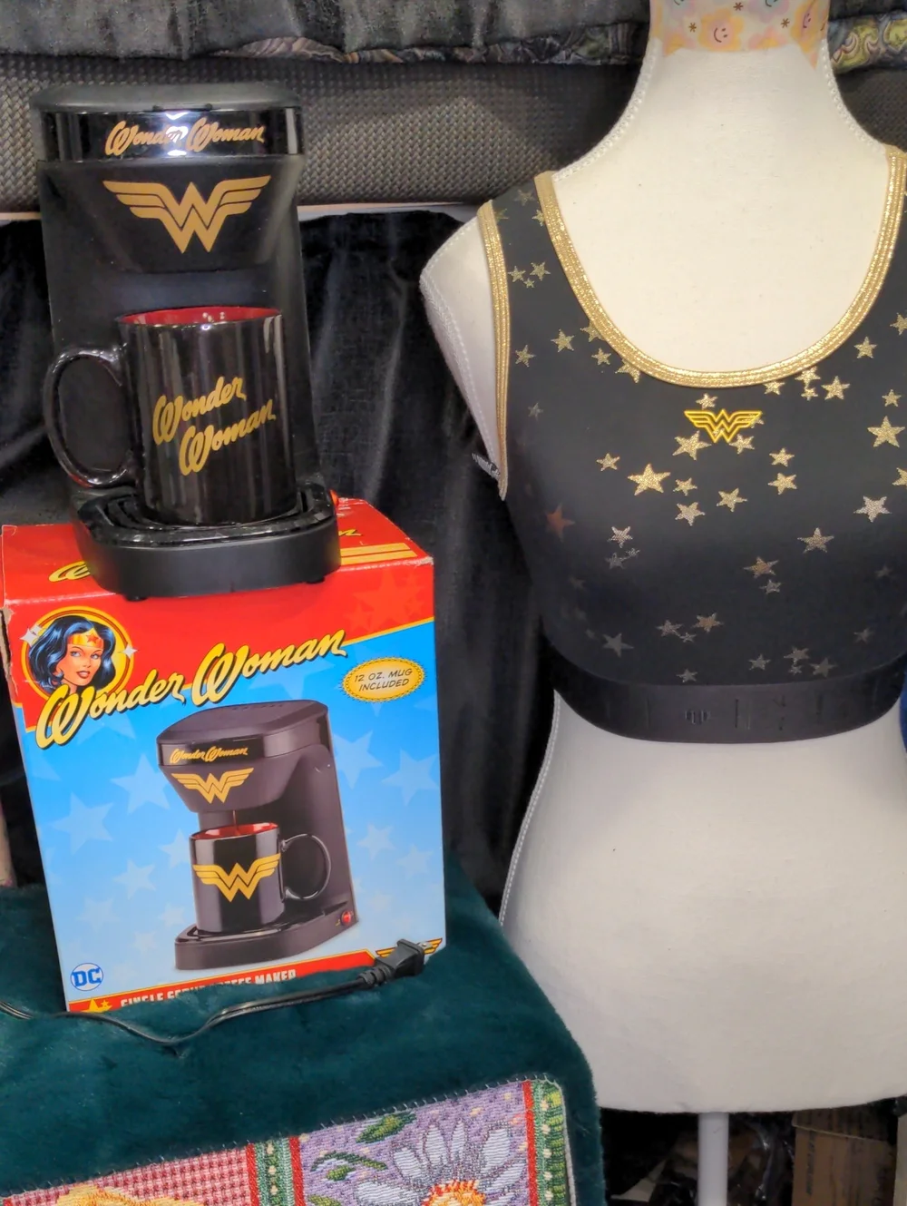 Wonder Woman Black/Gold 1 Cup Coffee Maker Mug Set Paired With WW Bra